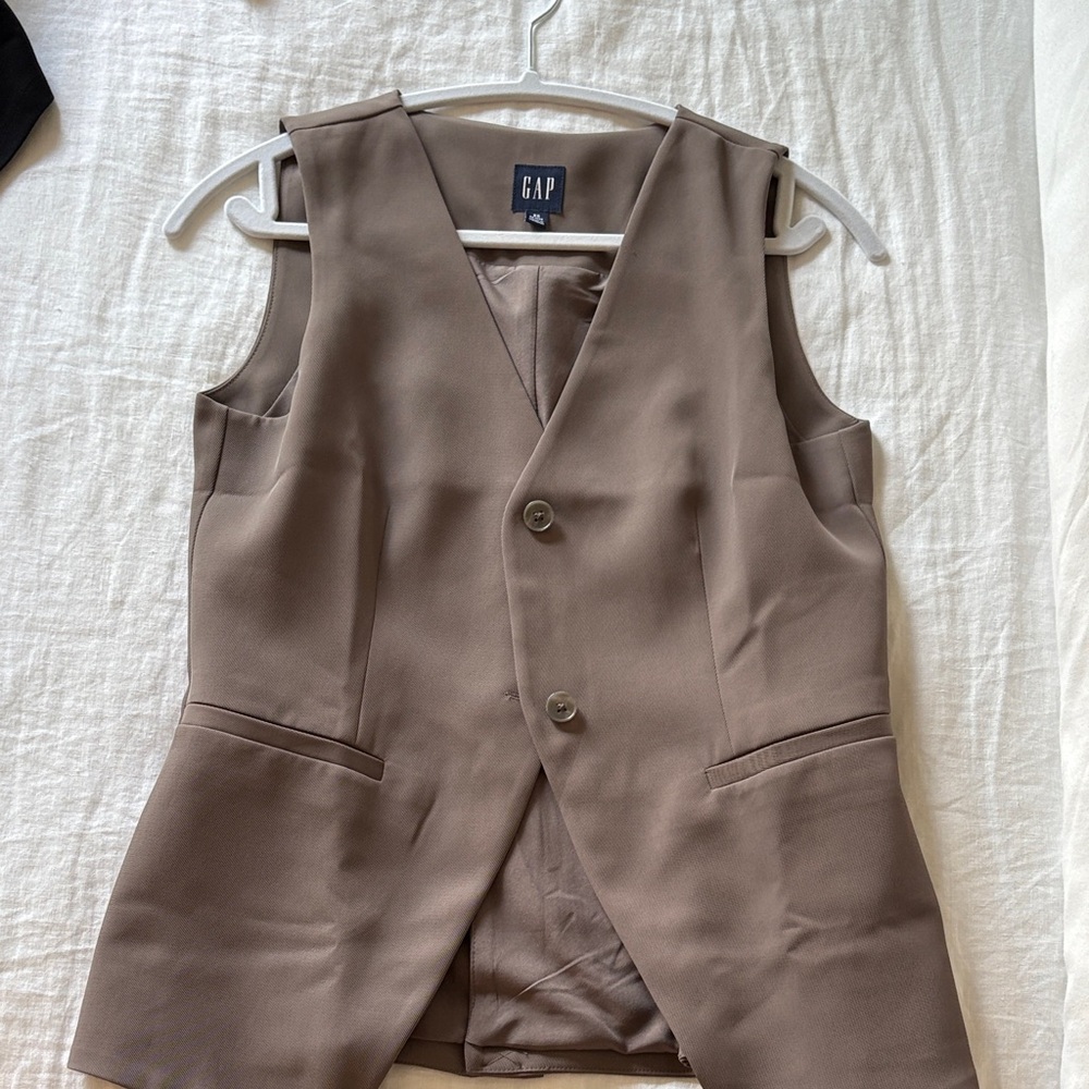 GAP Men's Classic Brown Vest